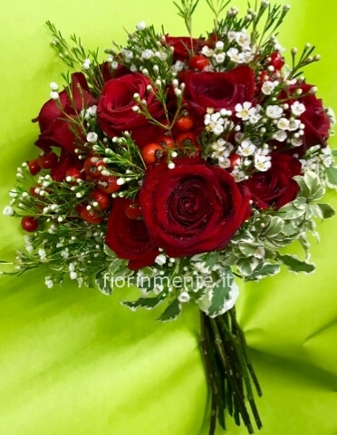 Bouquet compatto con rose